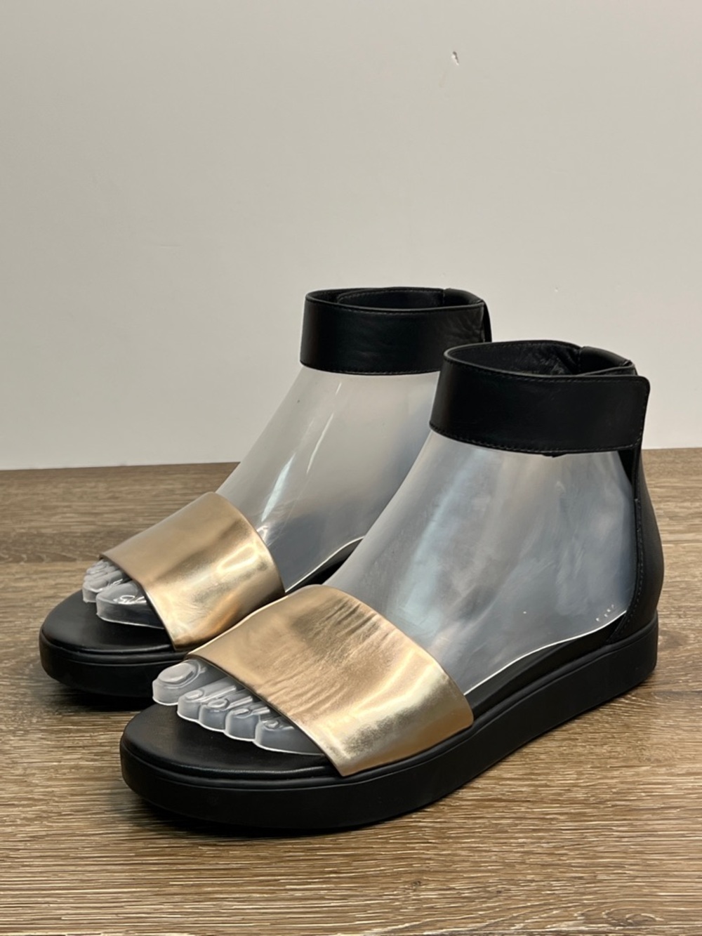 Via Spiga Modern Ankle Strap Sandals Black Gold Platform | Size 6.5 / EU 37